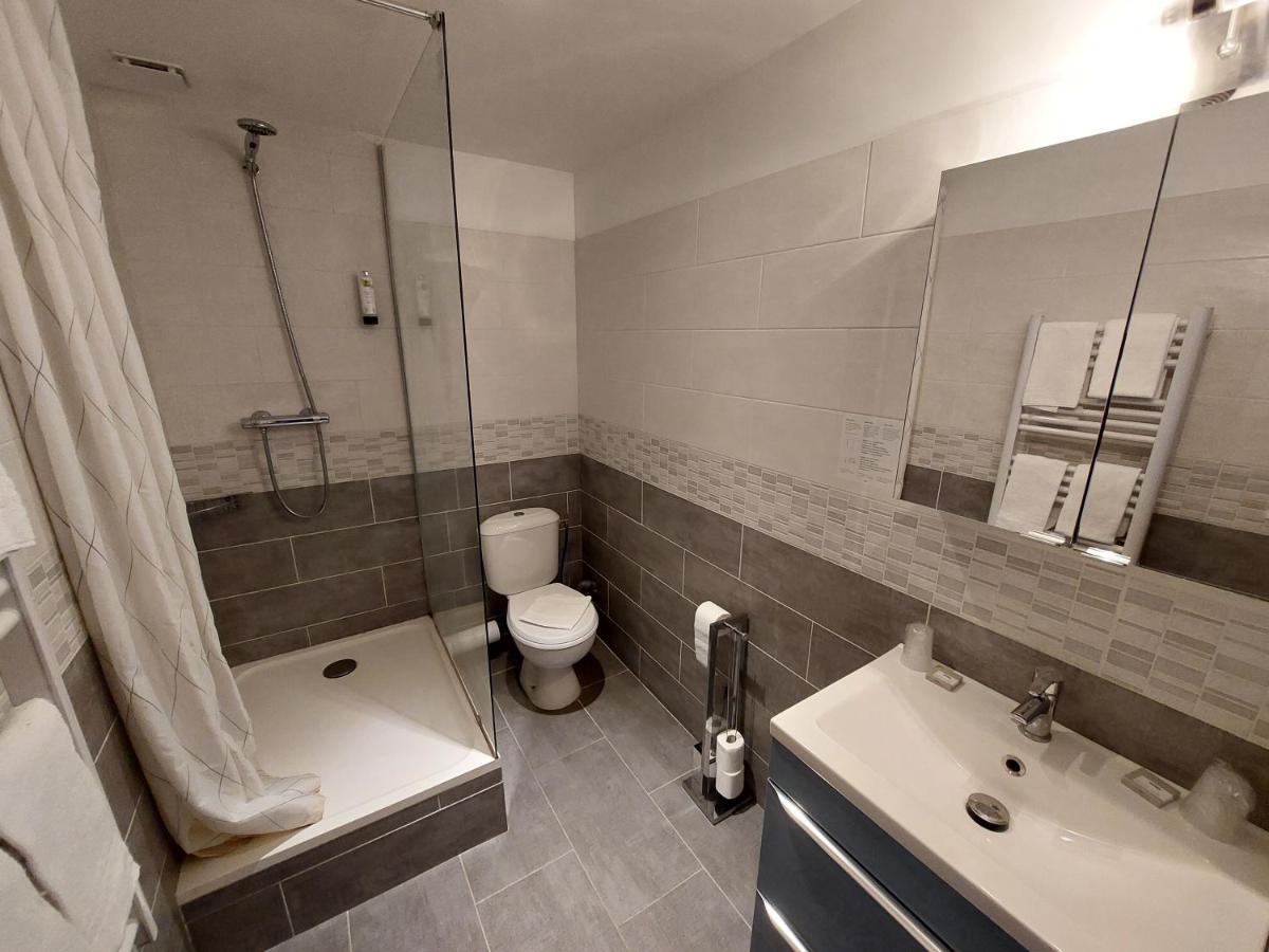 Logis Hotel - Les Pasteliers Lavaur  Exteriör bild